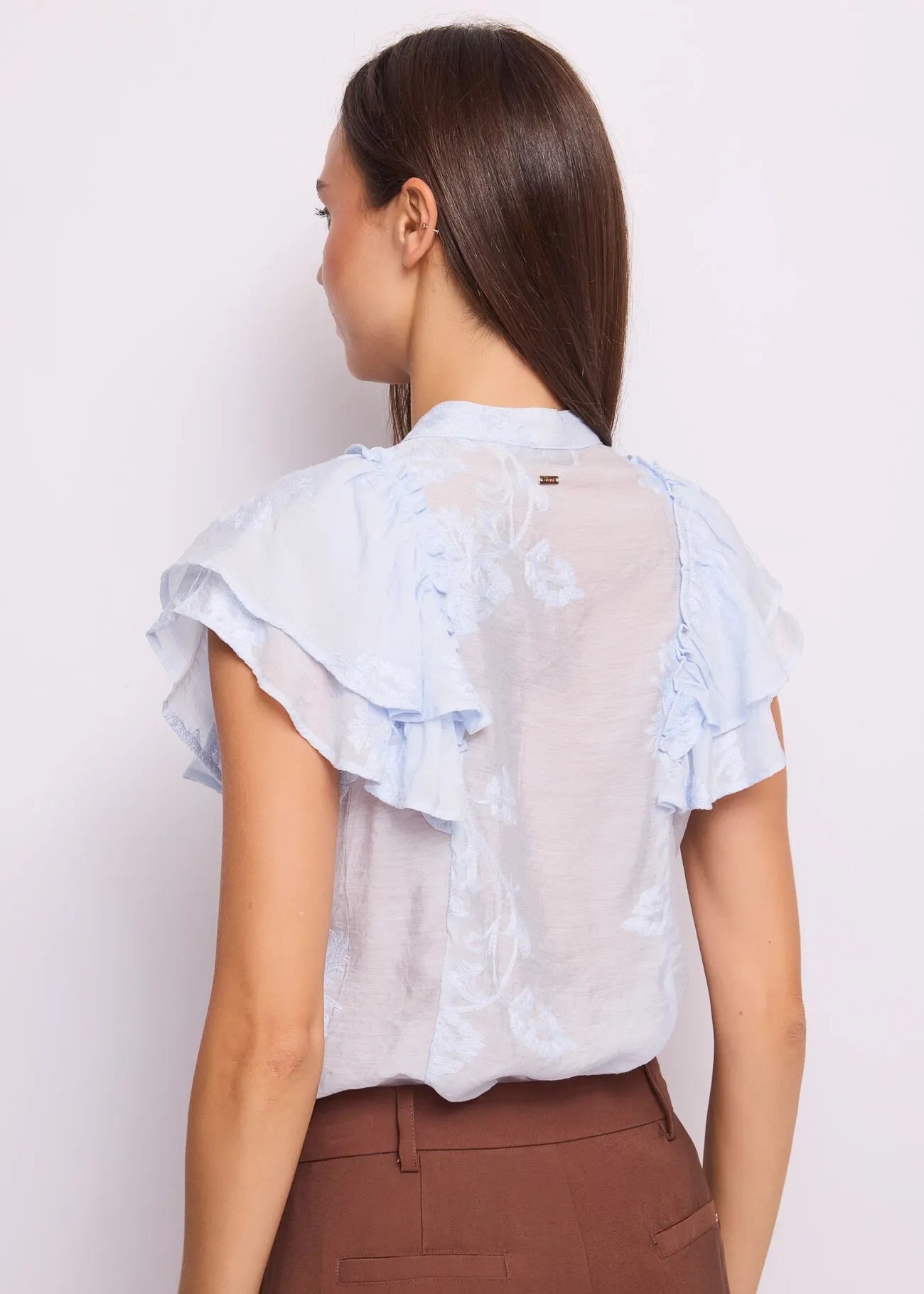 Camicia da donna con ricami e rouches