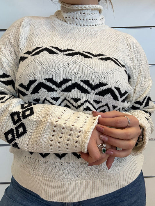 Maglione bianco e nero con motivo natalizio