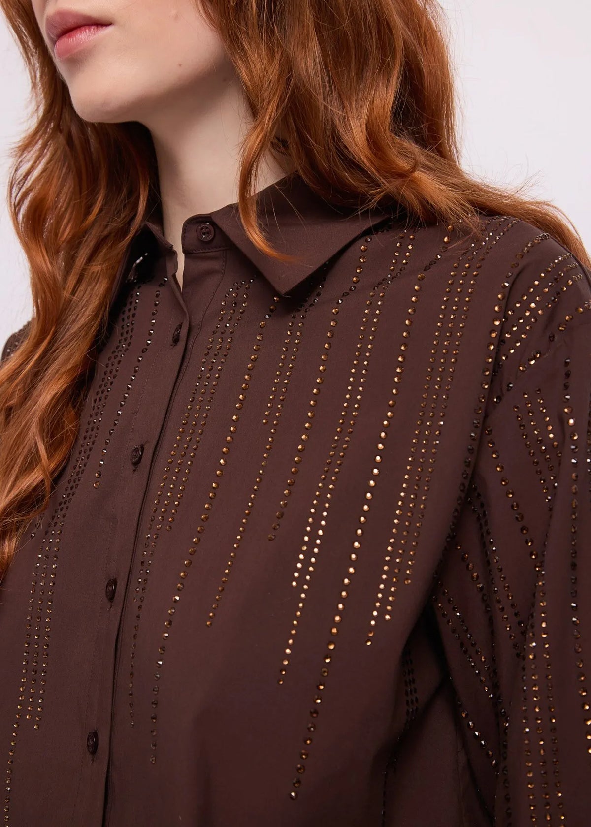 Camicia da donna in popeline con mini borchie