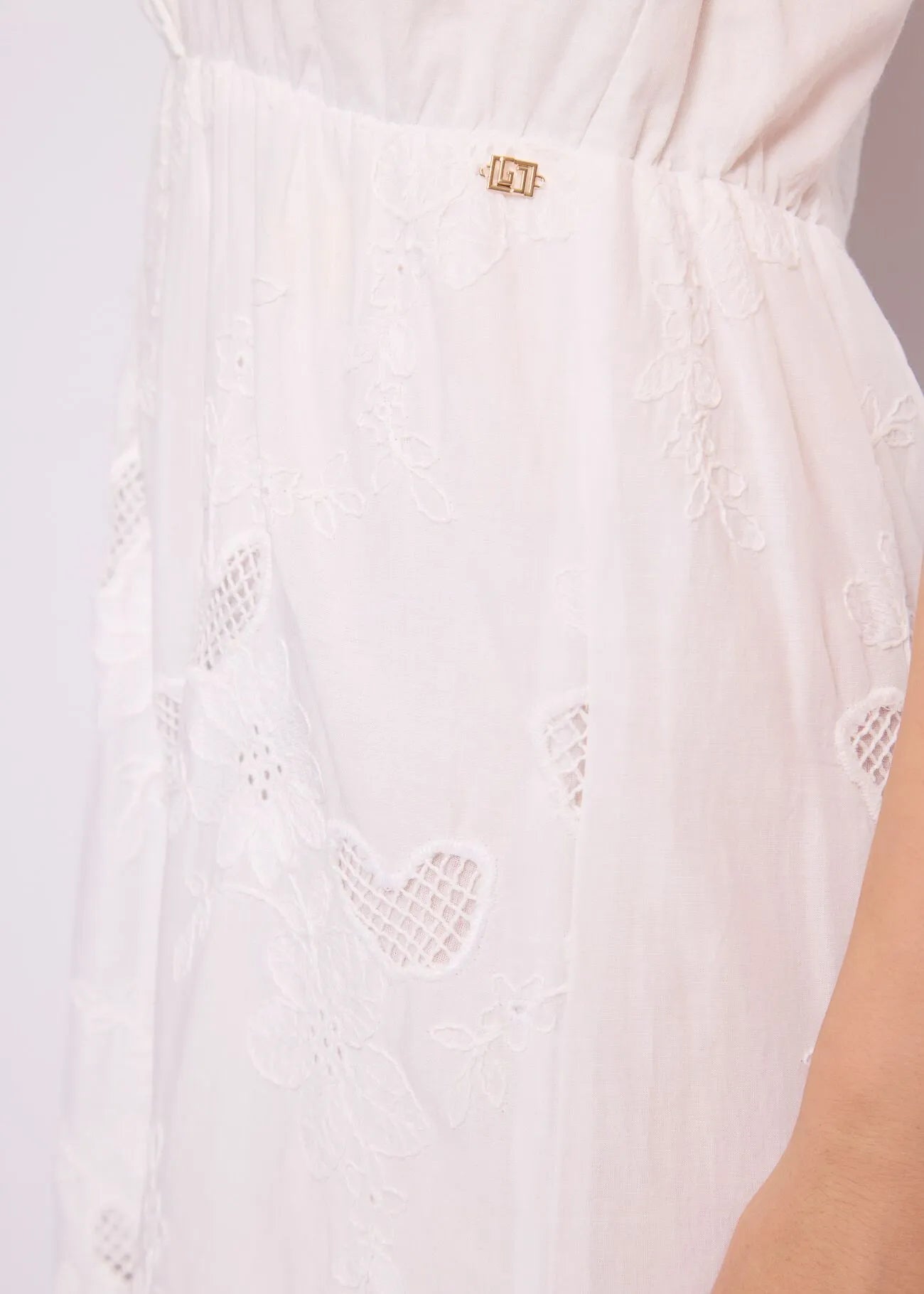 Abito bianco da donna in cotone ricamato