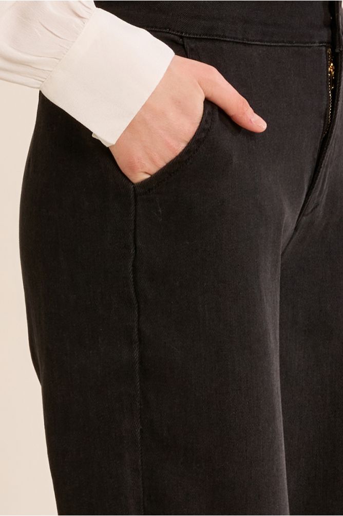 Jeans a vita alta e gamba dritta