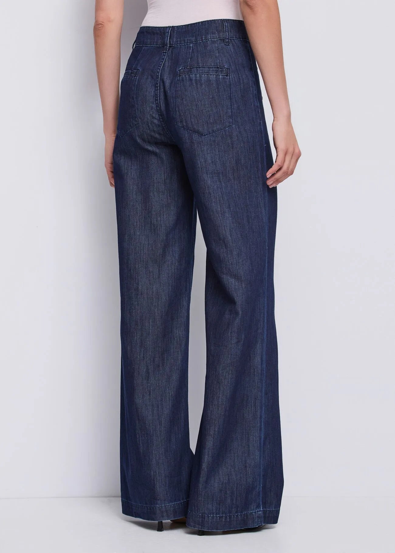 Jeans wide leg da donna con bottoni dorati