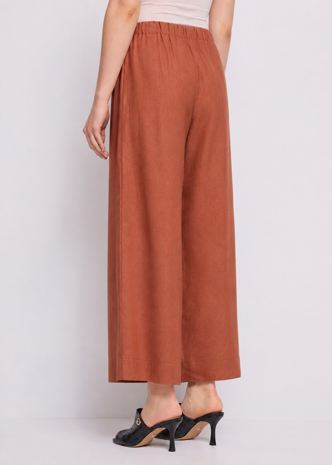 Pantaloni marroni da donna in misto lino