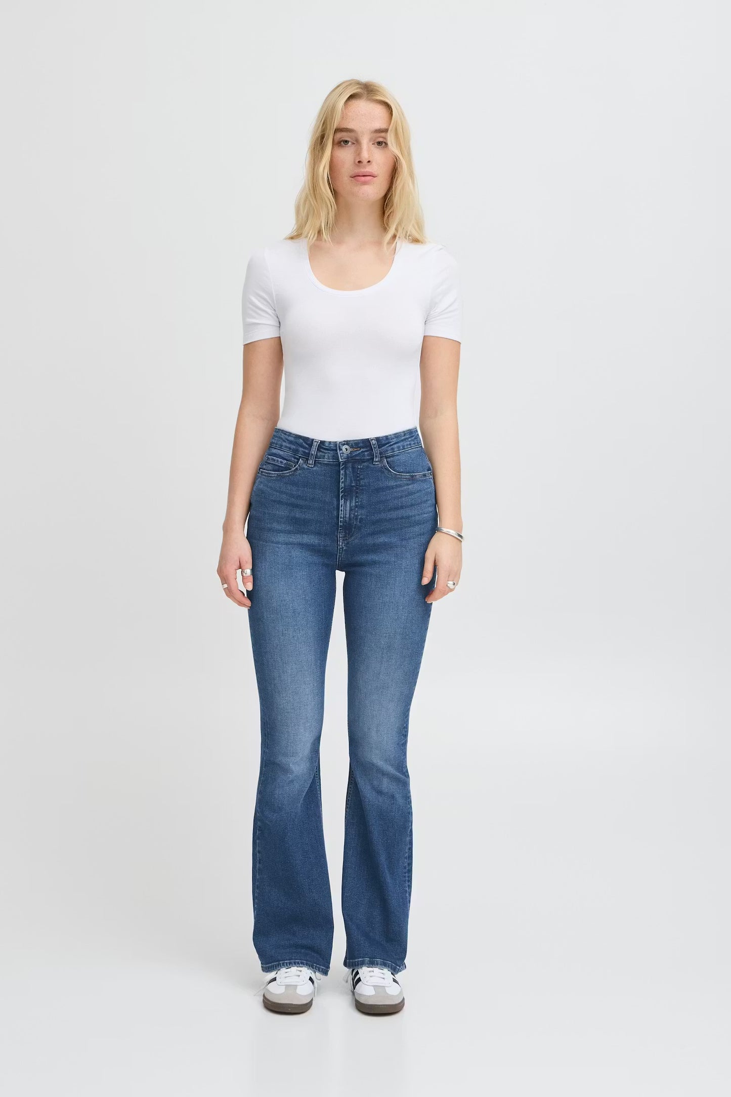 Jeans a vita alta svasati
