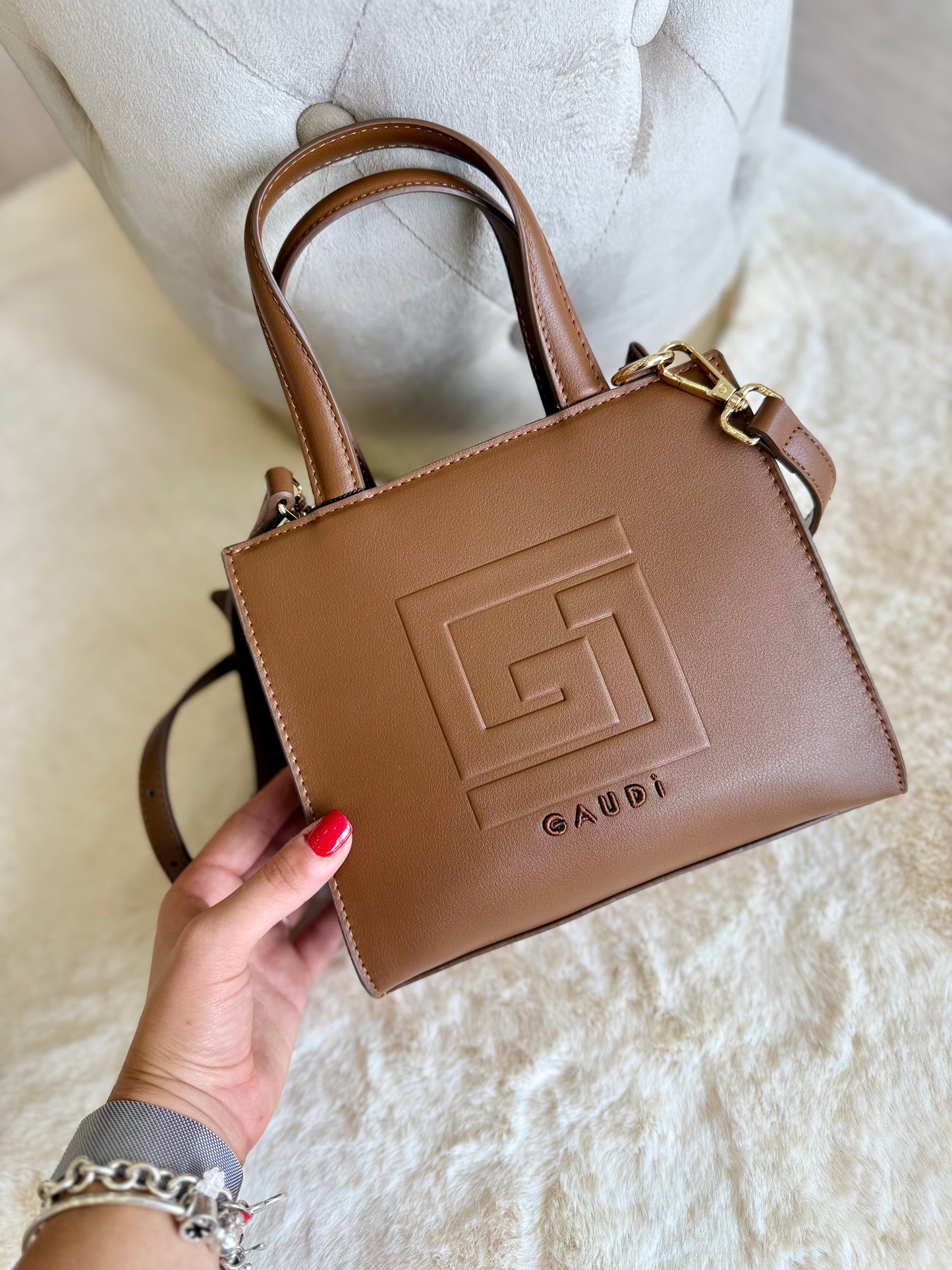 Mini shopping bag marrone con logo Gaudì, design elegante con manici e tracolla removibile