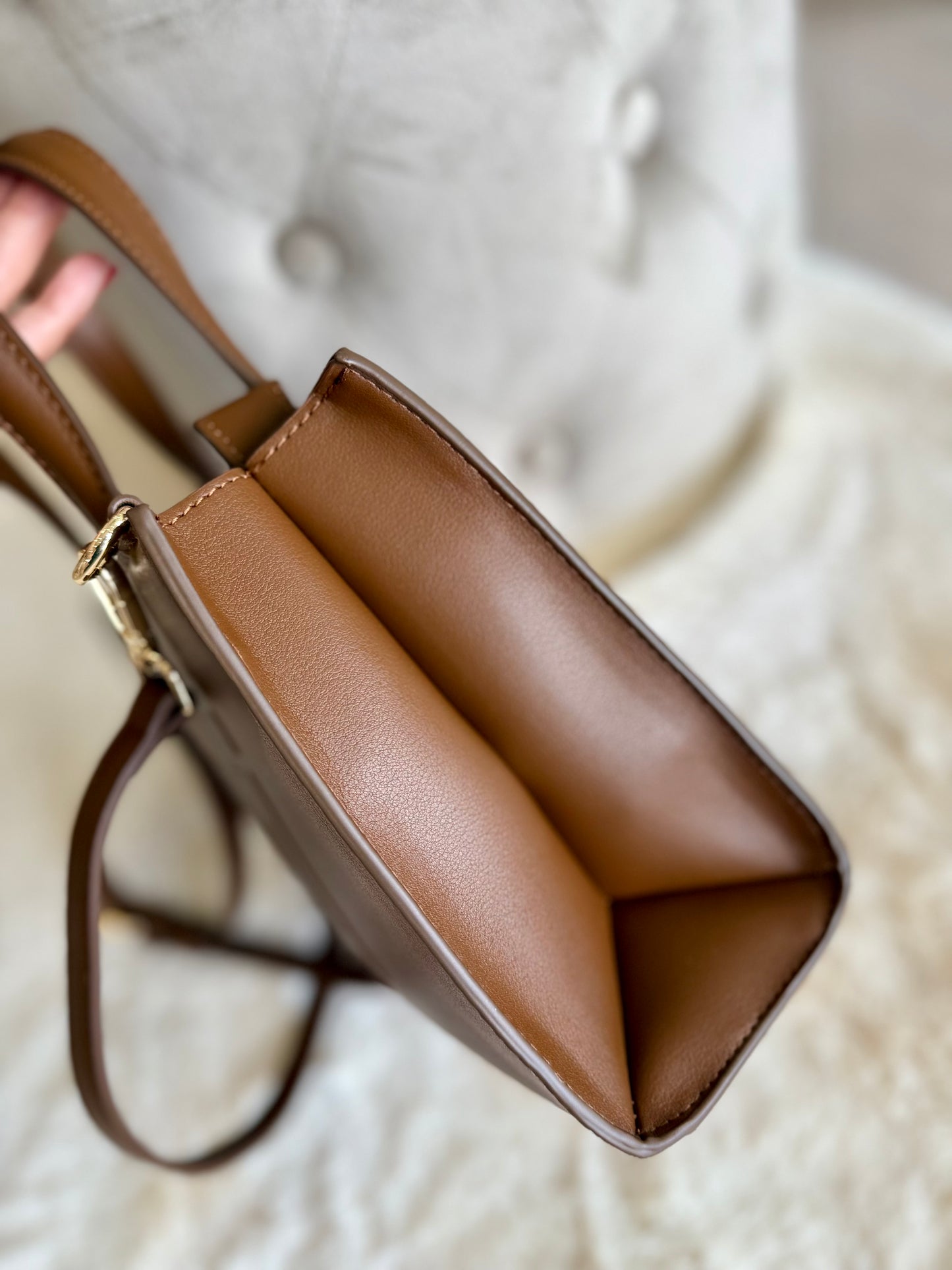 Mini shopping bag marrone con logo di Gaudì, visione interna con dettagli in pelle chic