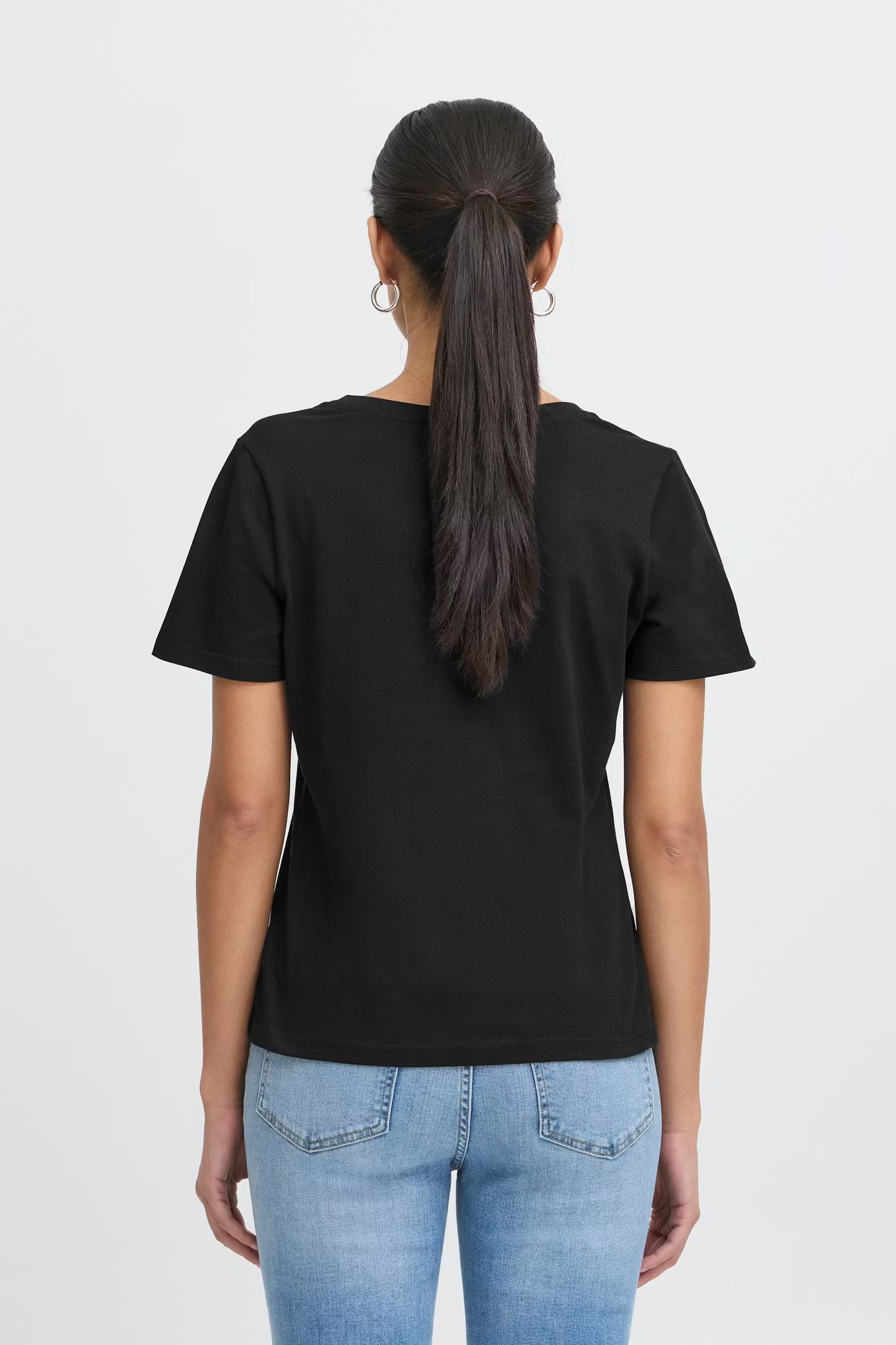 T-shirt nera in cotone con scollo a"V"