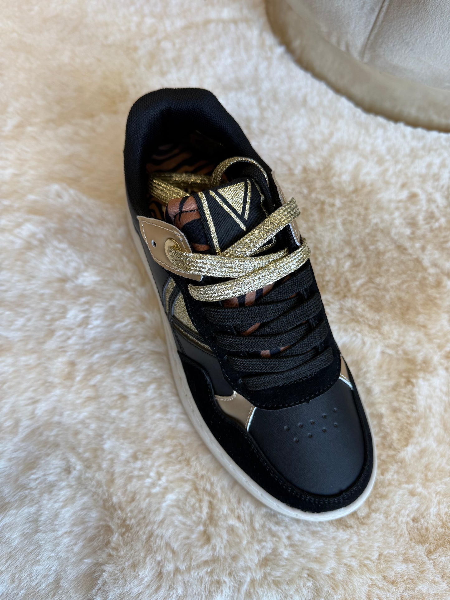 Sneaker con inserto glitterato