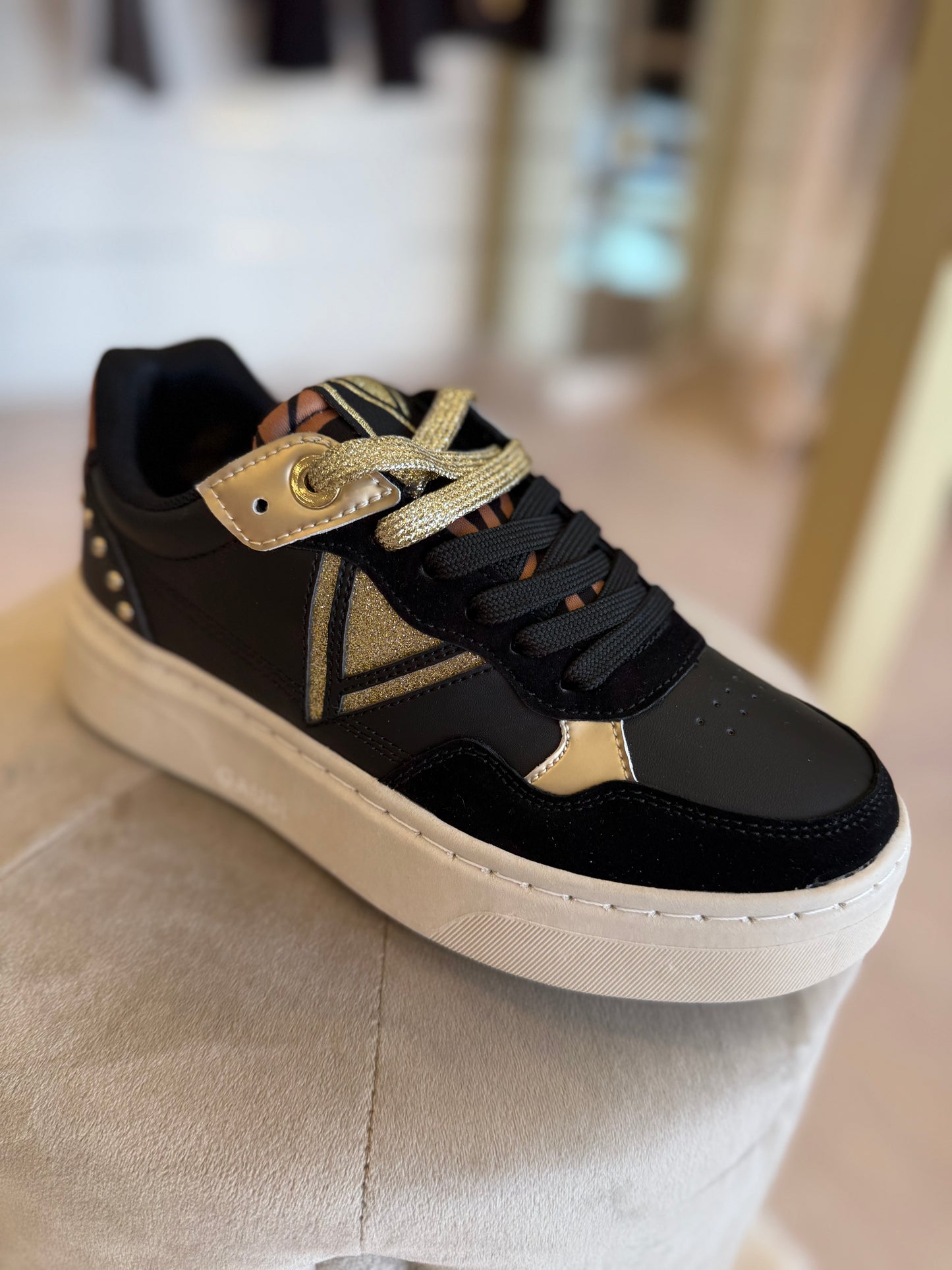 Sneaker con inserto glitterato
