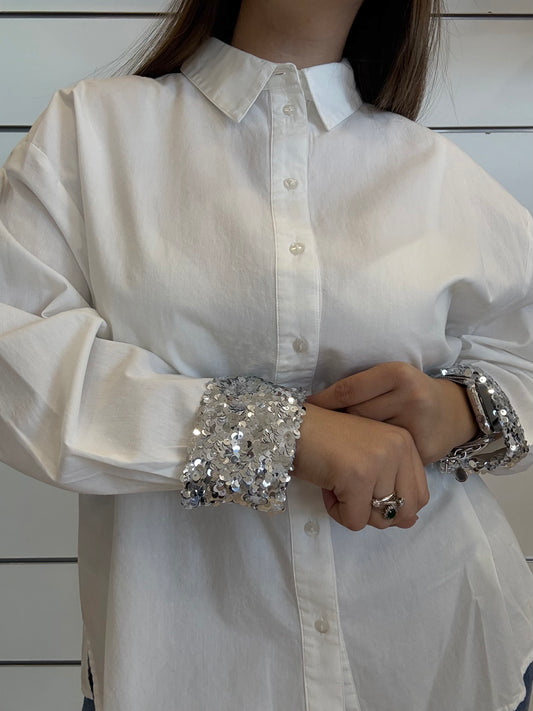 Camicia da donna in popeline con paillettes su polsini, elegante e versatile per ogni occasione