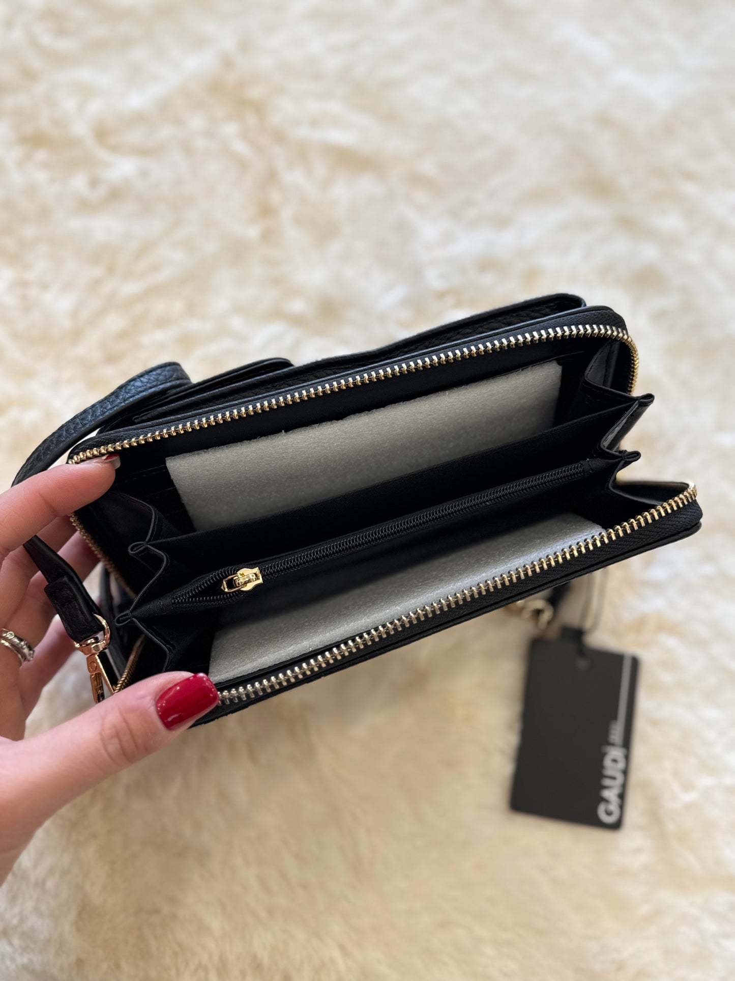 Portacellulare nero in similpelle