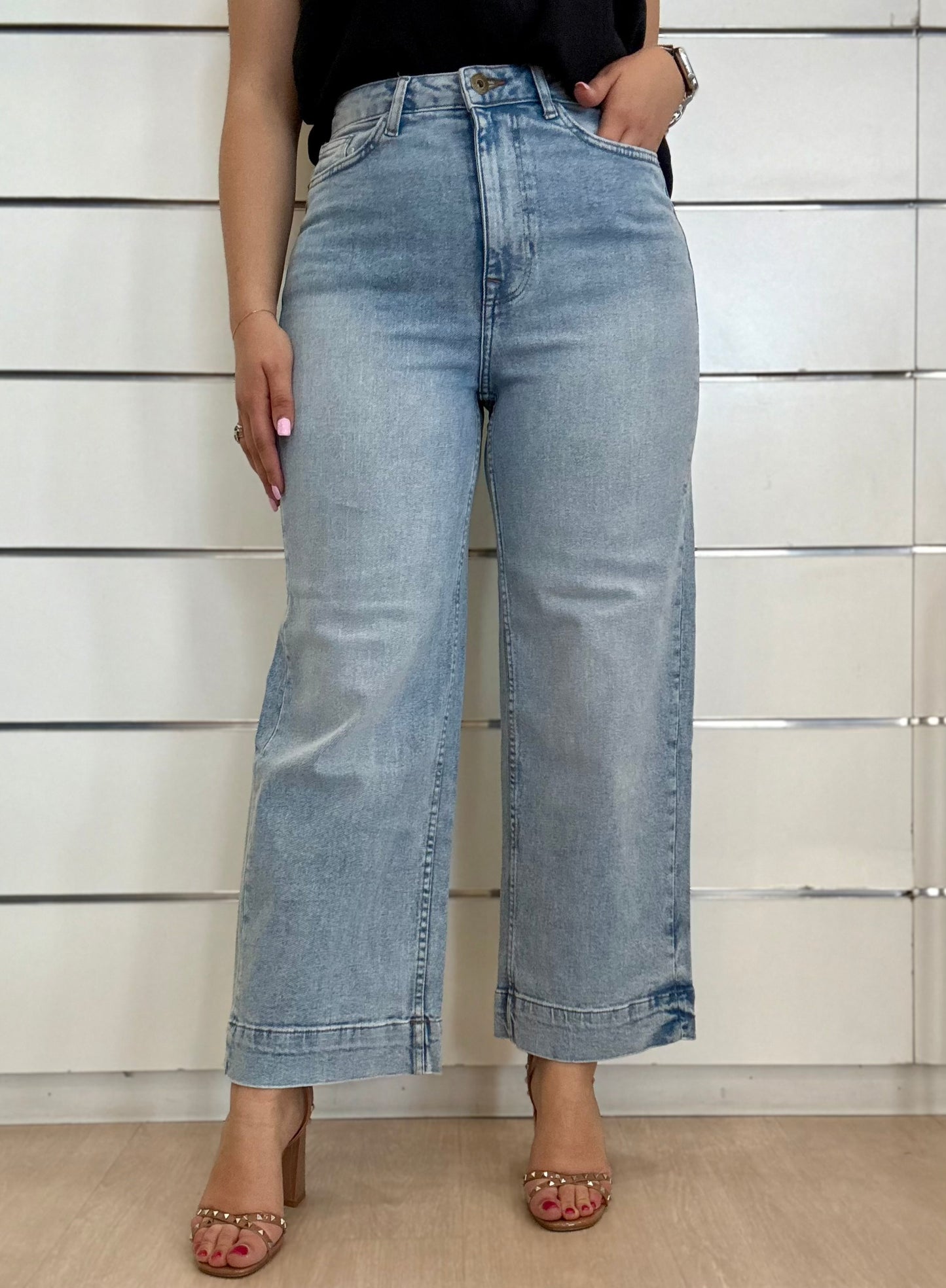 Jeans lavaggio chiaro con risvolto
