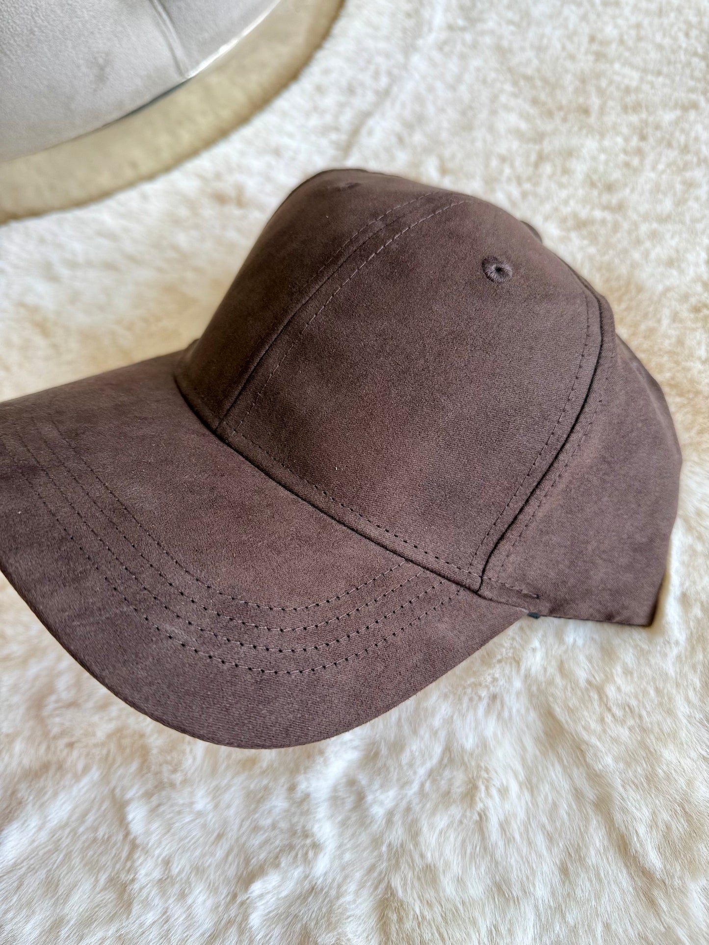Berretto testa di moro ICHI in tessuto morbido, ideale per un look casual ed elegante
