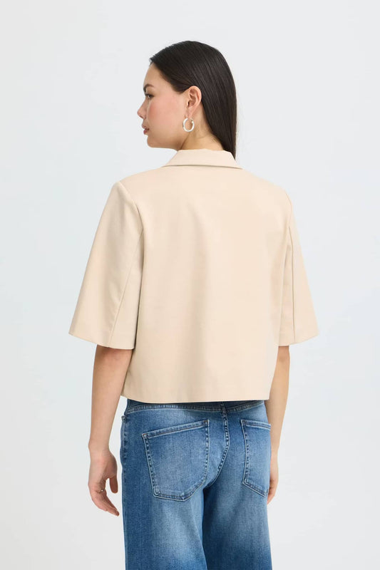 Blazer corto beige ICHI con maniche a campana e design elegante per look moderni