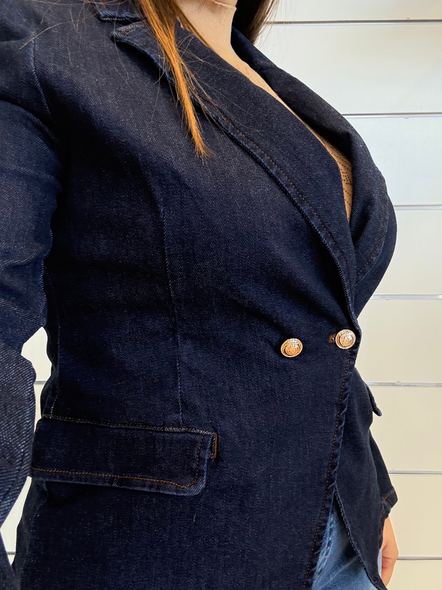 Blazer da donna doppiopetto in denim di cotone di Gaudì, elegante e moderno, perfetto per ogni occasione.
