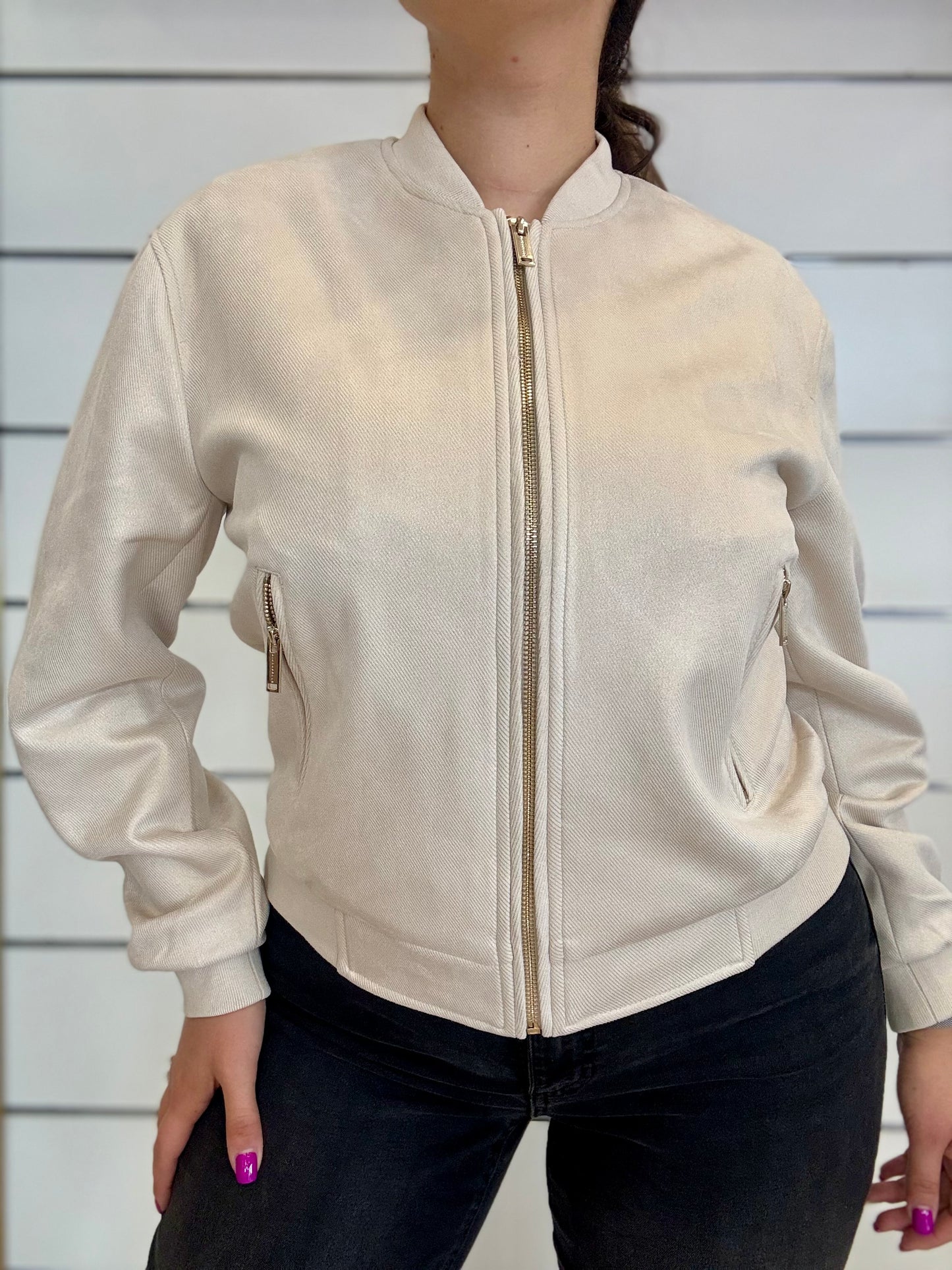 Bomber in tessuto con dettagli oro, elegante e versatile, perfetto per ogni occasione