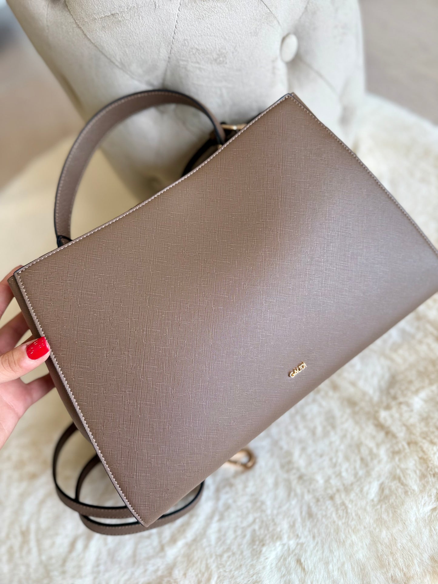 Borsa top handle cioccolato in similpelle con tracolla regolabile e design elegante