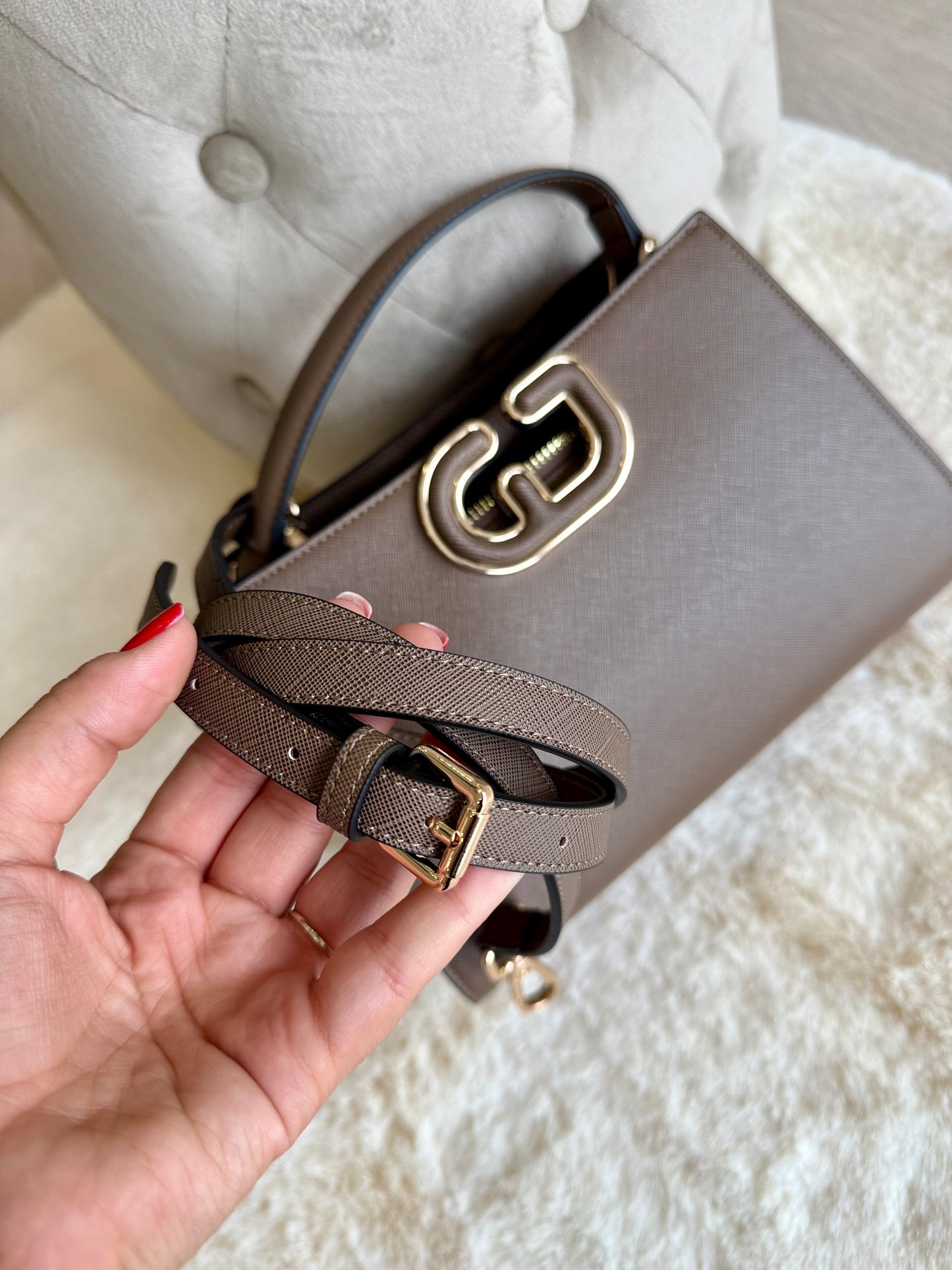 Borsa top handle cioccolato in similpelle con tracolla regolabile e dettagli in metallo