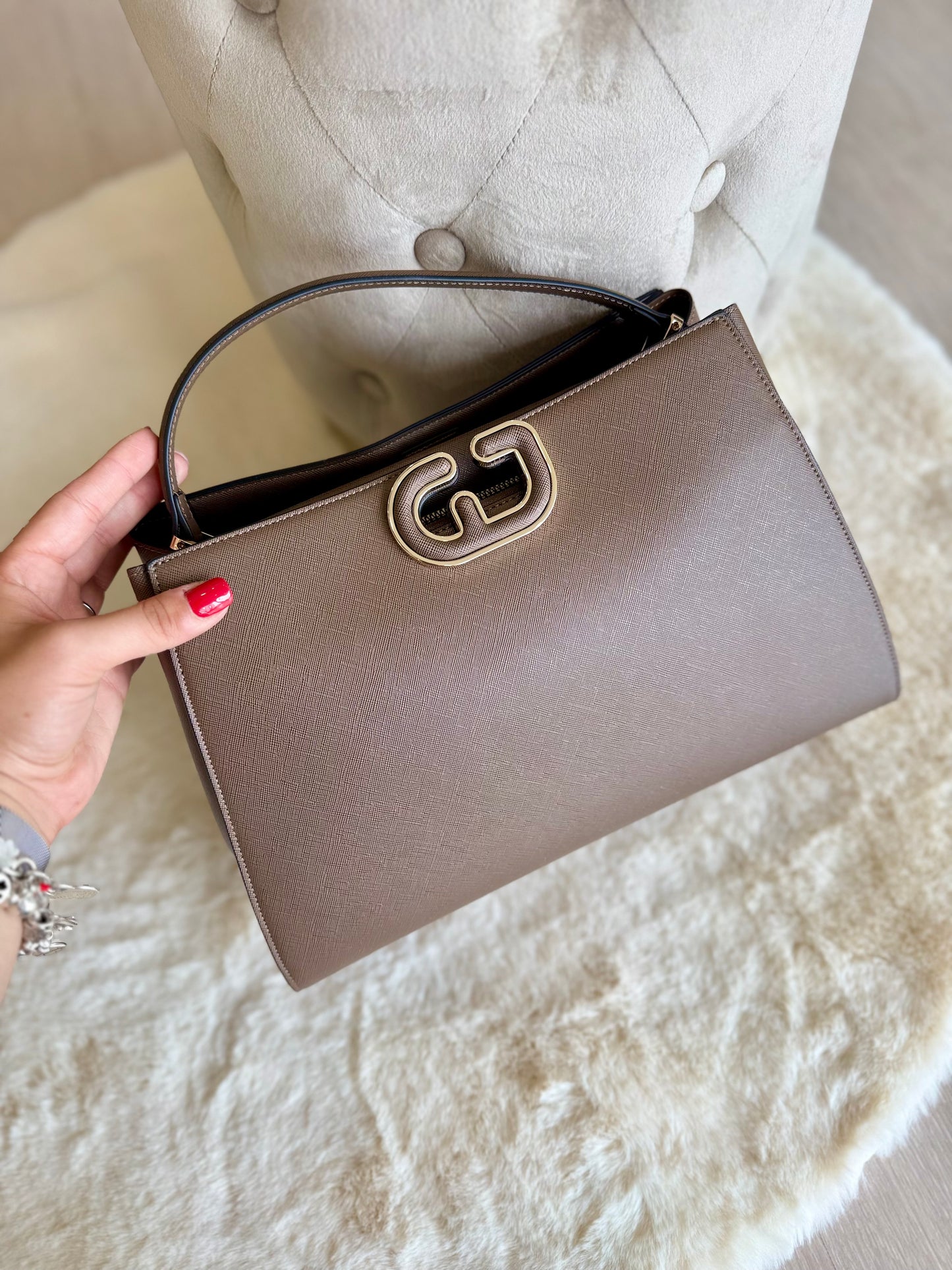 Borsa top handle cioccolato in similpelle di Gaudì con design elegante e manico robusto