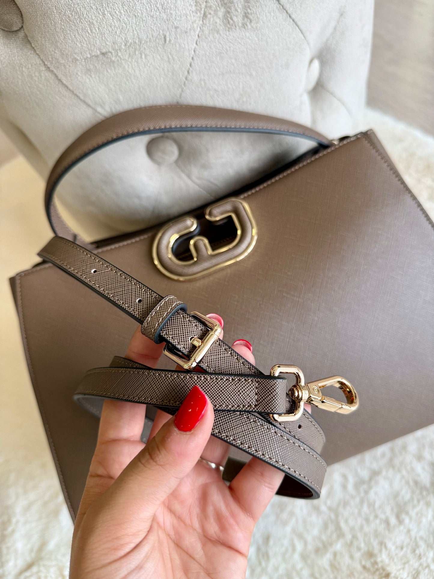 Borsa top handle cioccolato in similpelle di Gaudì con tracolla rimovibile e manico elegante