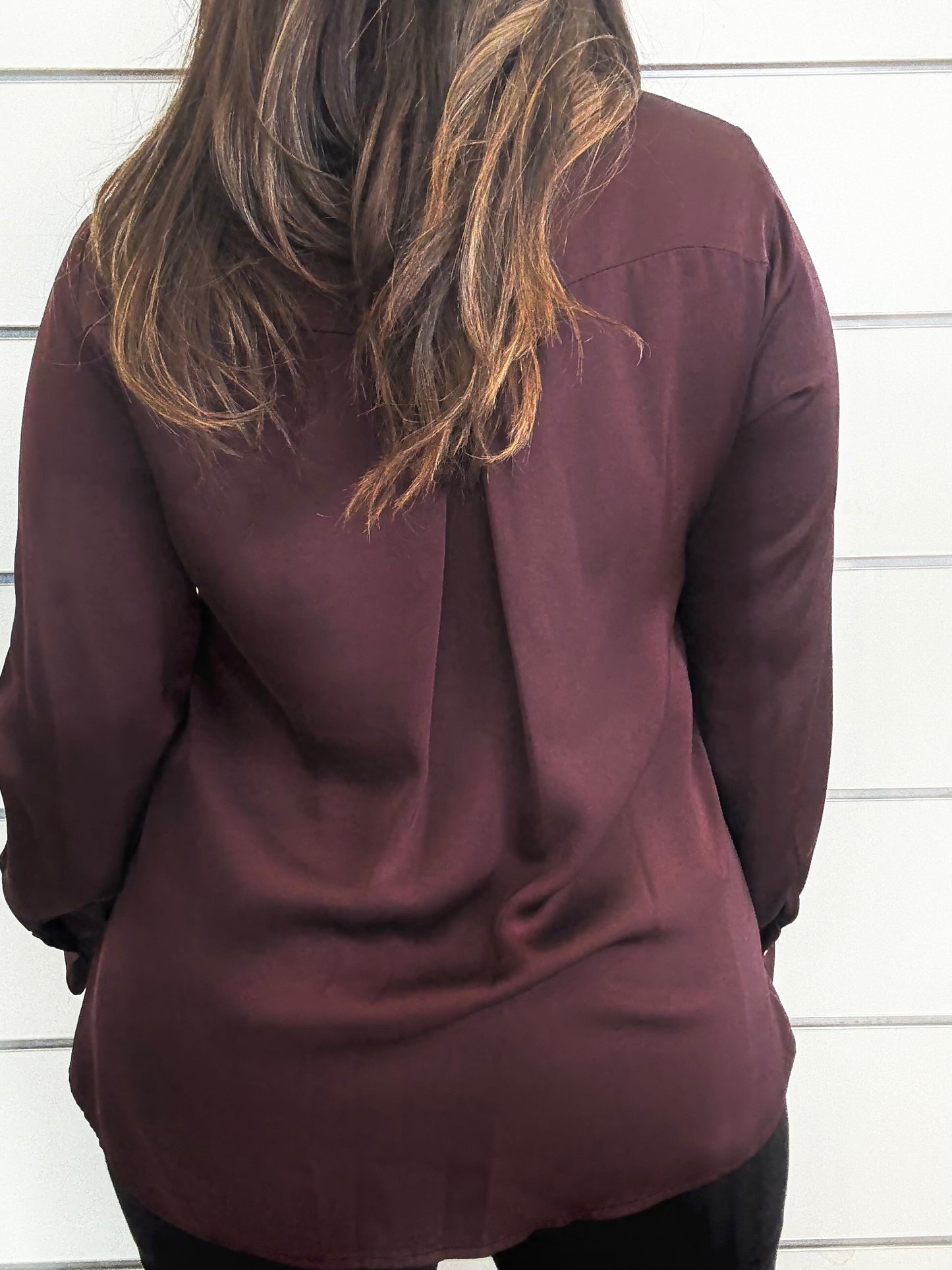 Camicia morbida in viscosa vinaccia con design elegante e maniche lunghe per un look raffinato