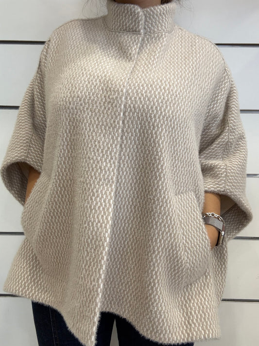 Cappetta 'Rosanna' in beige con maniche ampie e tasche per un look elegante e comodo