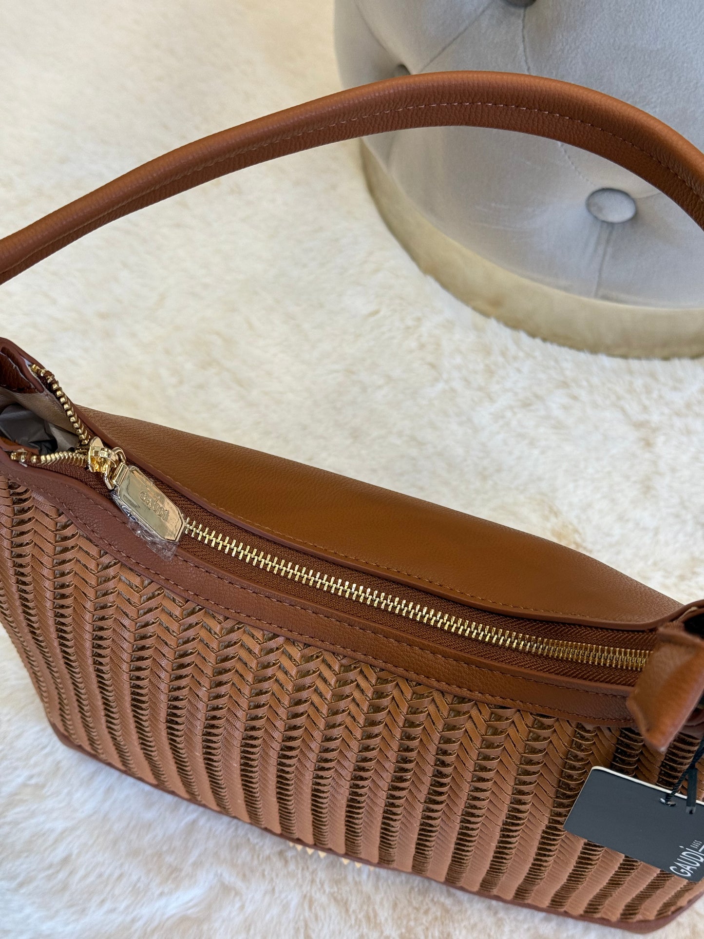 Borsa hobo marrone Gaudì con design intrecciato e manico elegante per un look moderno