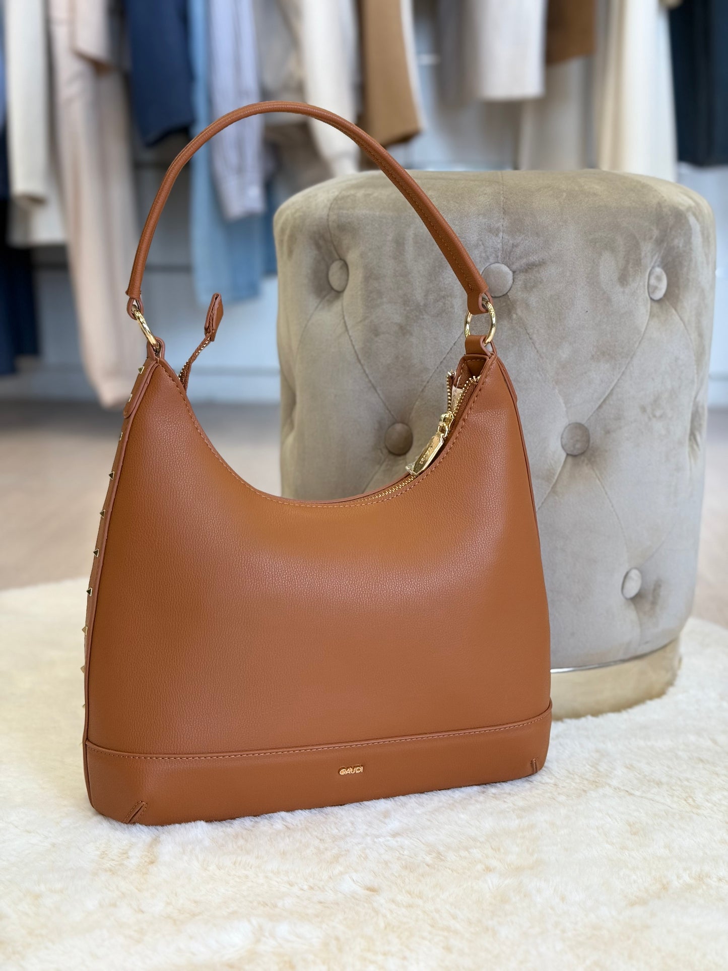 Borsa hobo marrone di Gaudì con design elegante e ampia capacità per uso quotidiano