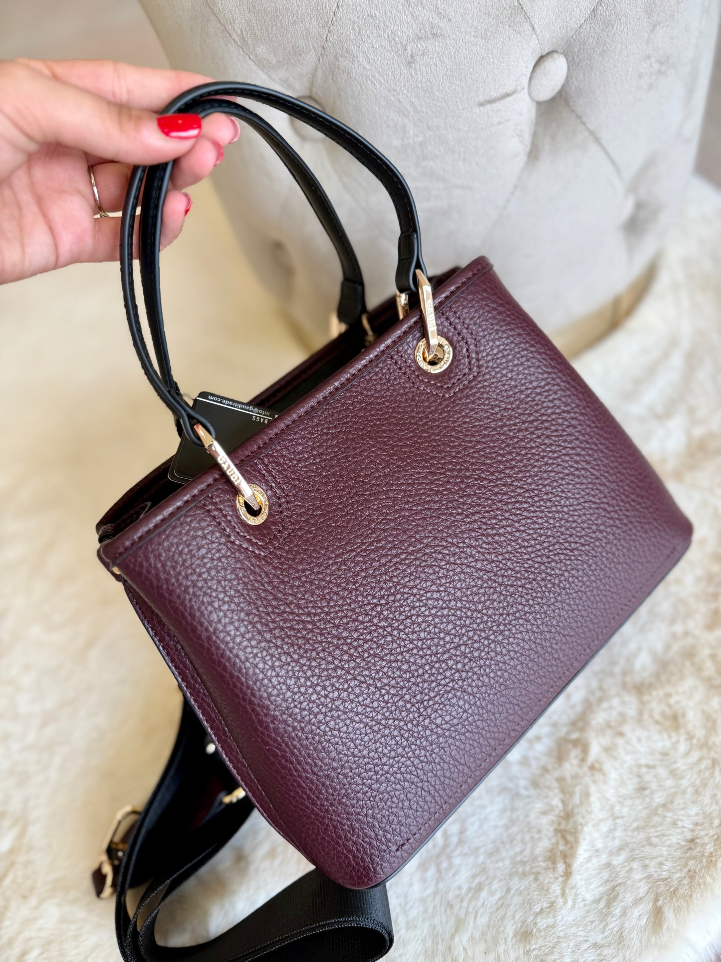 Borsa top handle vinaccia in similpelle con manici eleganti e dettagli in metallo