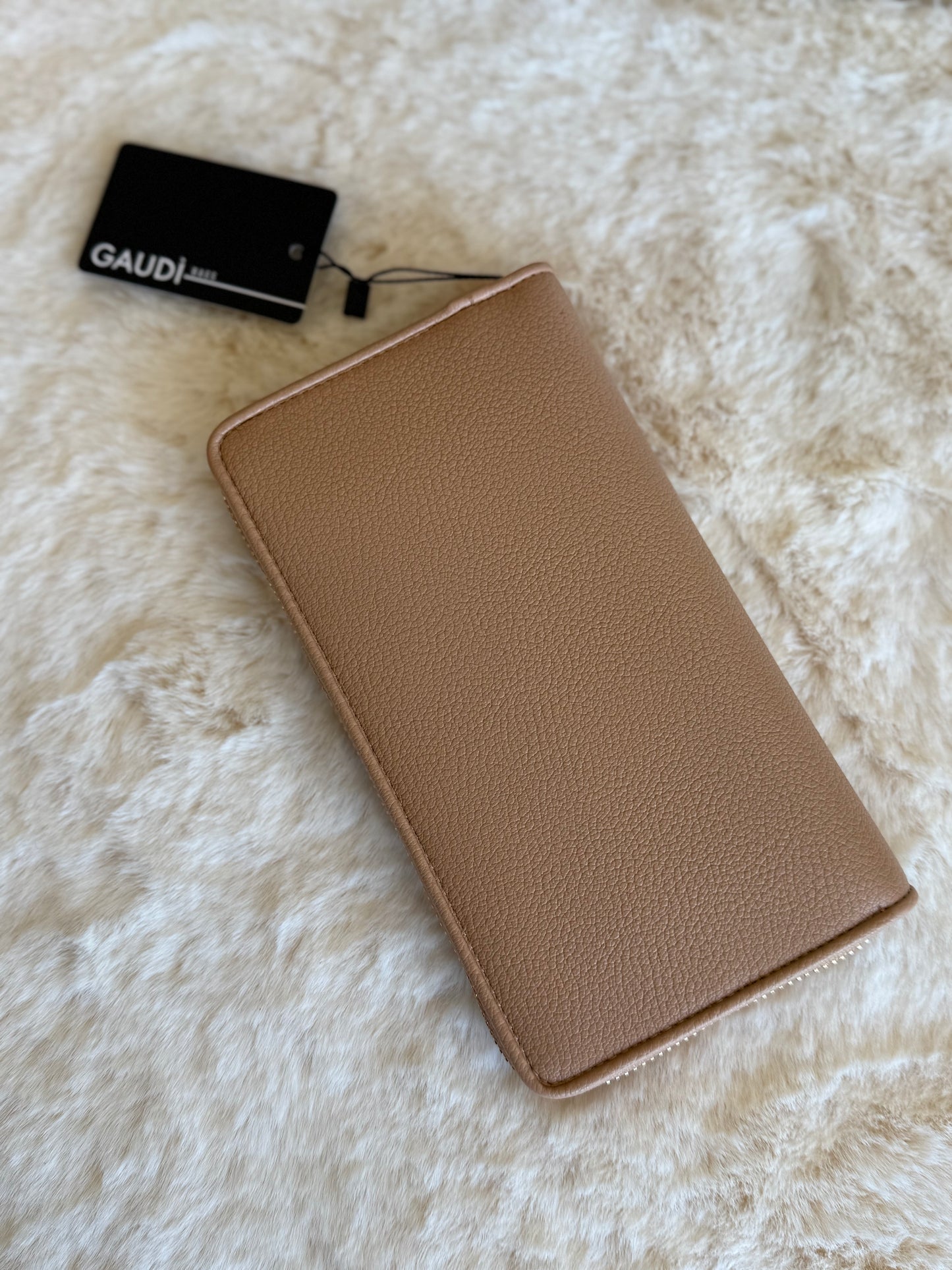 Portafoglio zip around beige grande di Gaudì in pelle con finitura elegante e pratica chiusura a zip