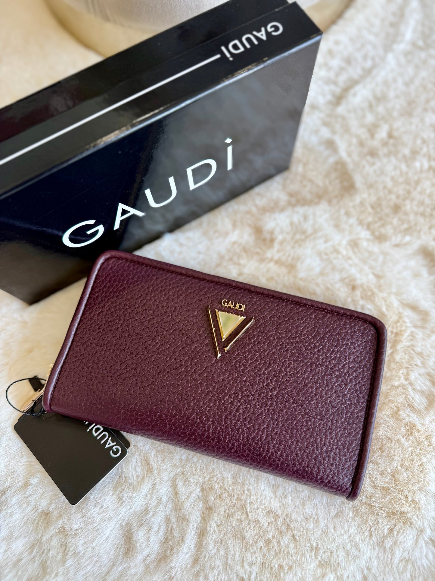Portafoglio zip around vinaccia di Gaudì con dettagli in metallo e design elegante