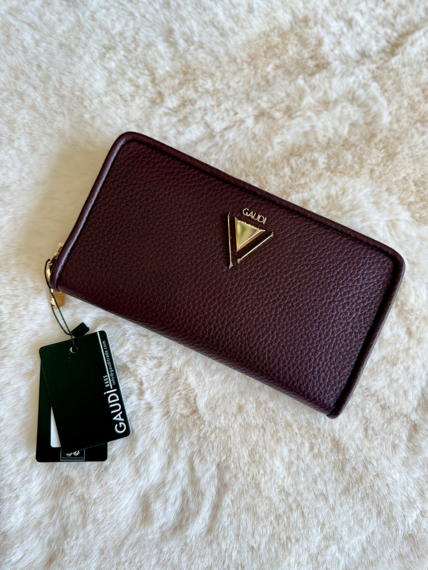 Portafoglio zip around vinaccia Gaudì in pelle con logo dorato e design elegante
