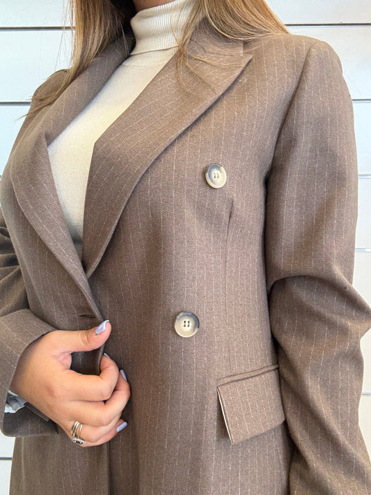 Giacca doppio petto gessata marrone ECO con bottoni e collo elegante
