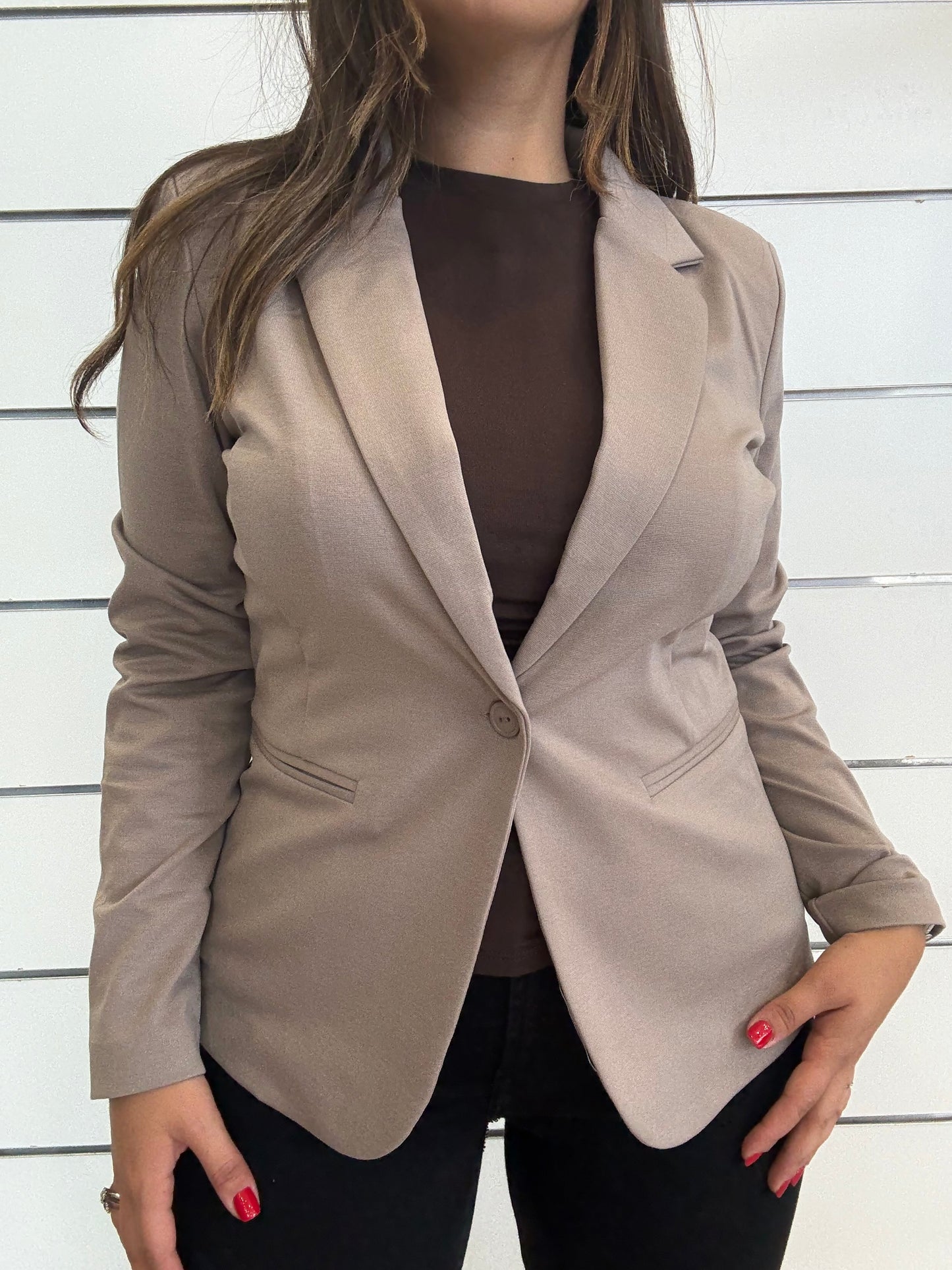 Giacca monopetto in punto Milano di ICHI in beige, perfetta per look eleganti e casual