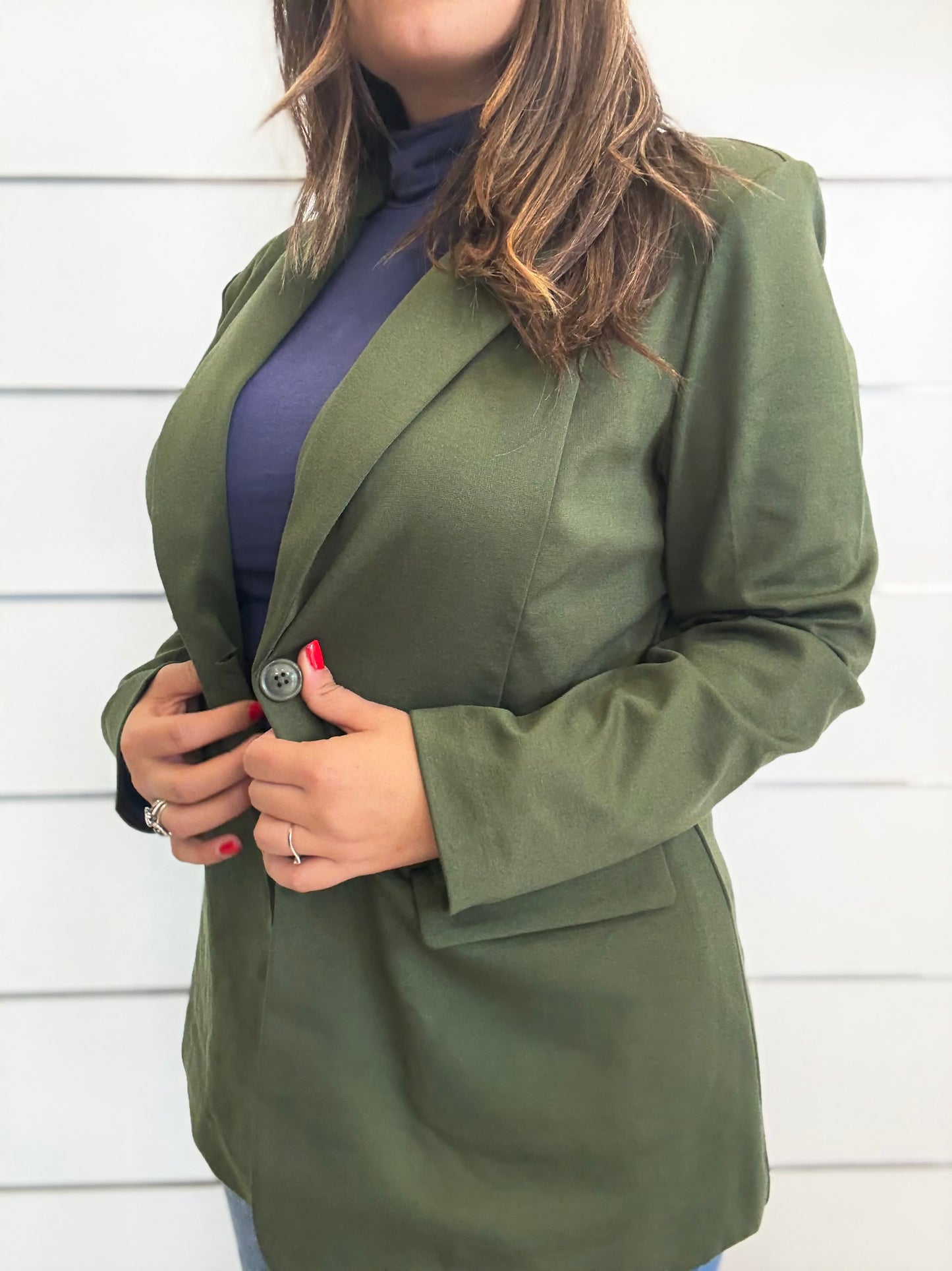 Giacca verde monopetto ICHI con taglio elegante e tasche laterali per un look raffinato