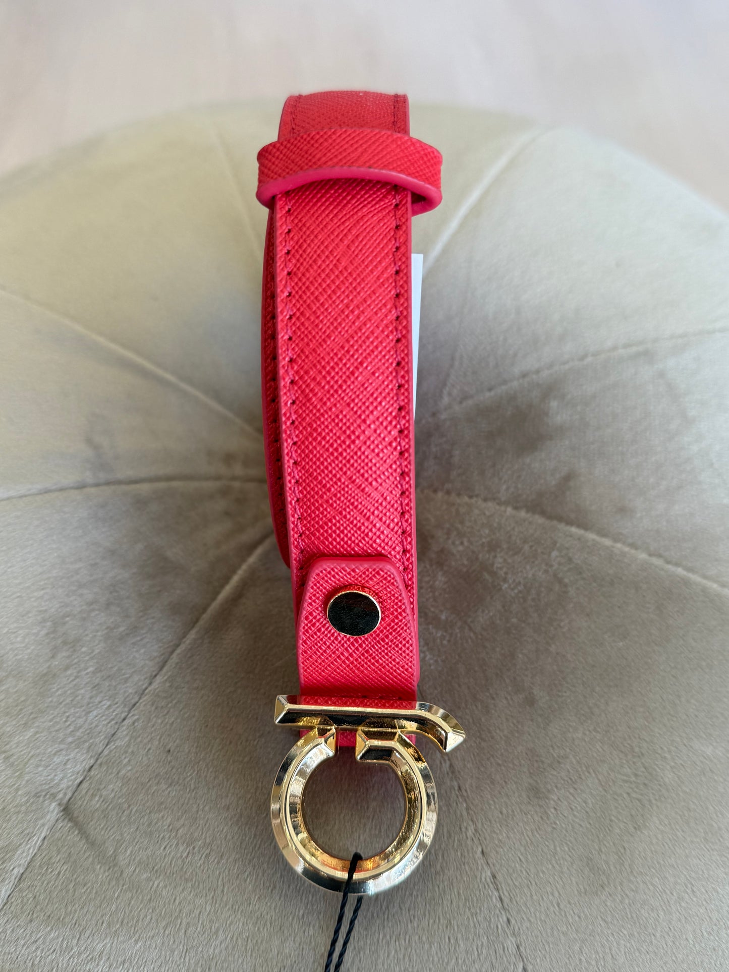 Cintura Gaudì rossa con chiusura dorata, idea regalo donna raffinata per occasioni speciali