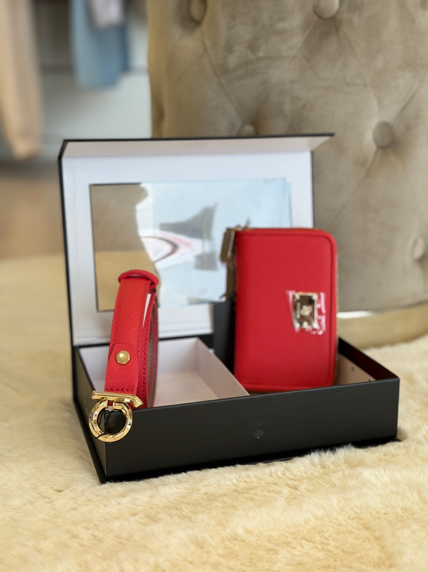 Set regalo Gaudì con portafoglio rosso e cintura elegante, ideale come idea regalo donna raffinata