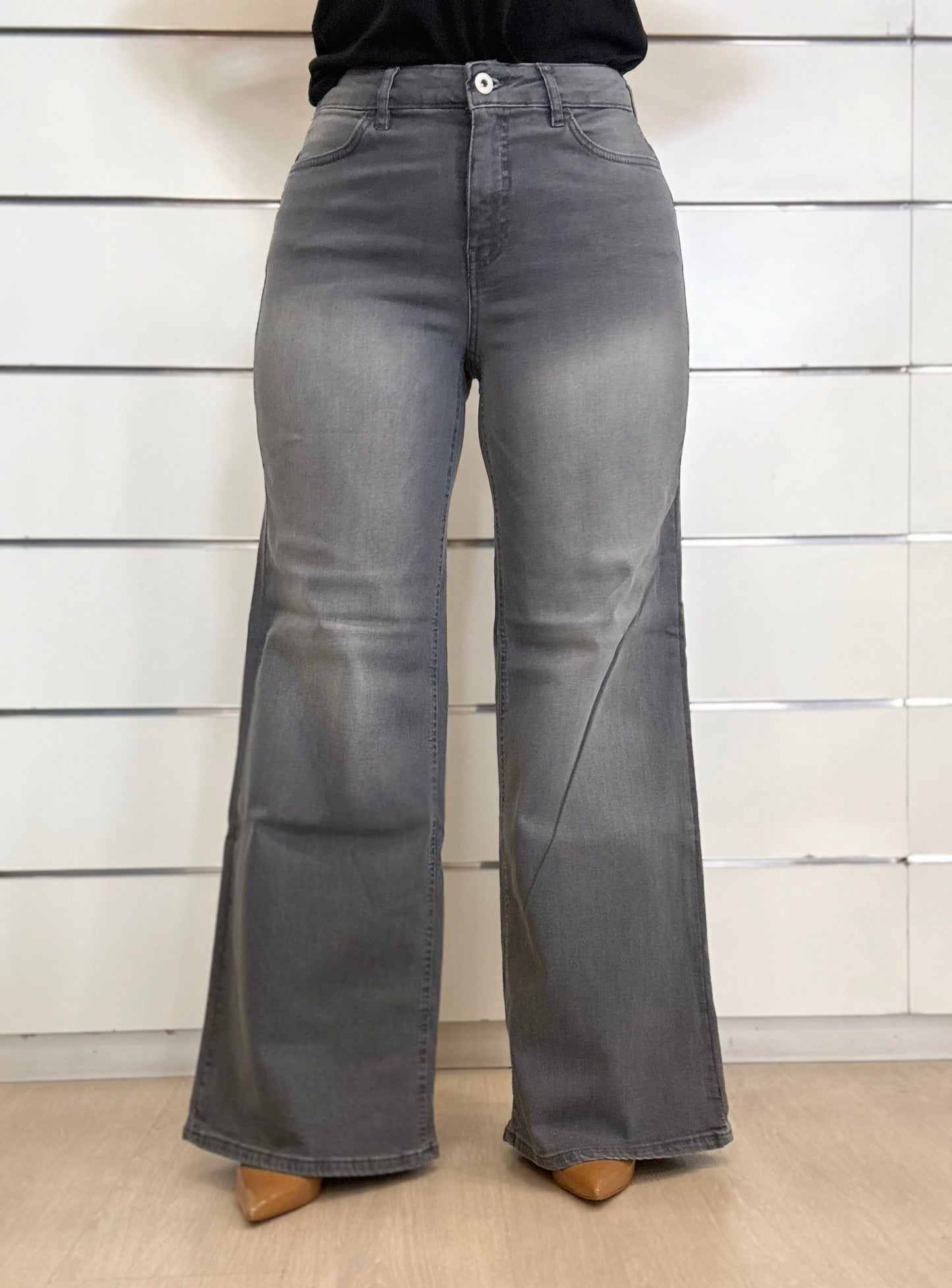 Jeans a gamba larga grigi ICHI con tonalità sfumate e vestibilità comoda per un look casual