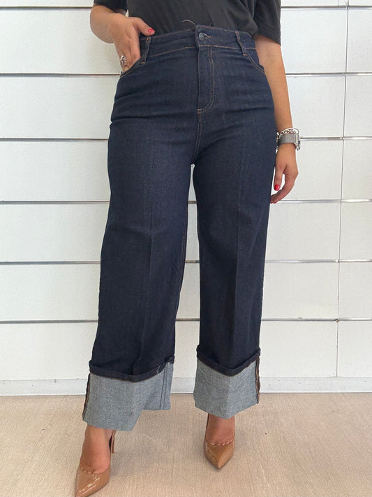 Jeans con risvolto alto ECO in denim scuro con dettagli in grigio e vestibilità comoda