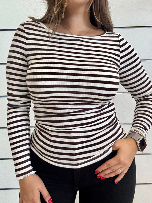 Maglia a righe bianca e cioccolato a manica lunga di ICHI, ideale per look casual ed eleganti