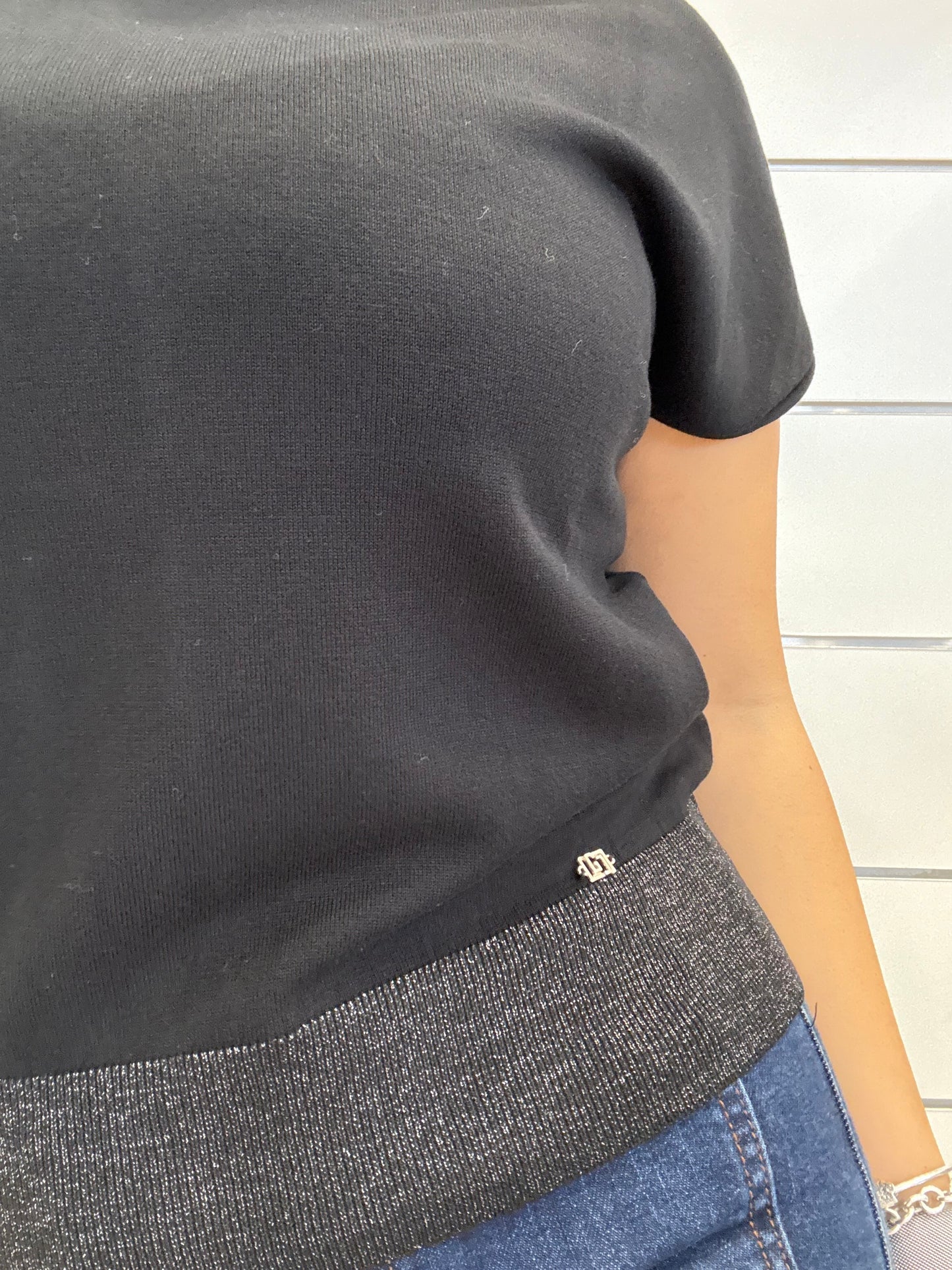 Maglia da donna a collo alto in filato lurex di Gaudì con design elegante e comodo per ogni occasione