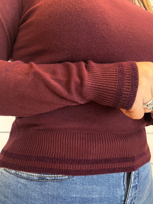 Maglioncino girocollo vinaccia ECO in morbido tessuto, ideale per un look casual e confortevole