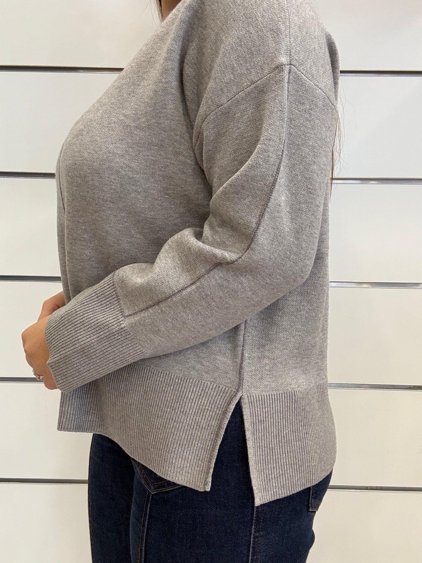 Maglioncino over grigio ICHI con dettagli a coste e orlo laterale per un look casual ed elegante