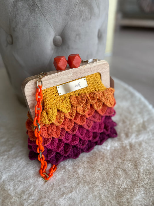 Borsa a mano Mamì Modello Coccodrillo con dettagli colorati e manico in legno