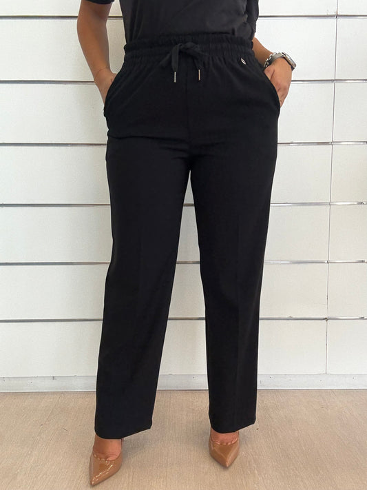 Pantalaccio nero ECO con cintura elastica e tasche laterali per un look comodo e casual