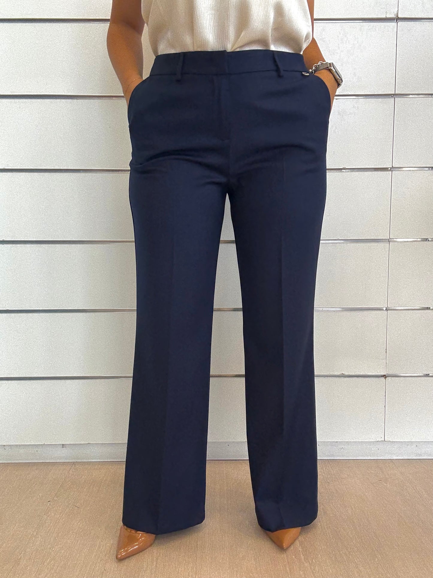 Pantalone blu gamba dritta ECO con tasche e vestibilità elegante per ogni occasione