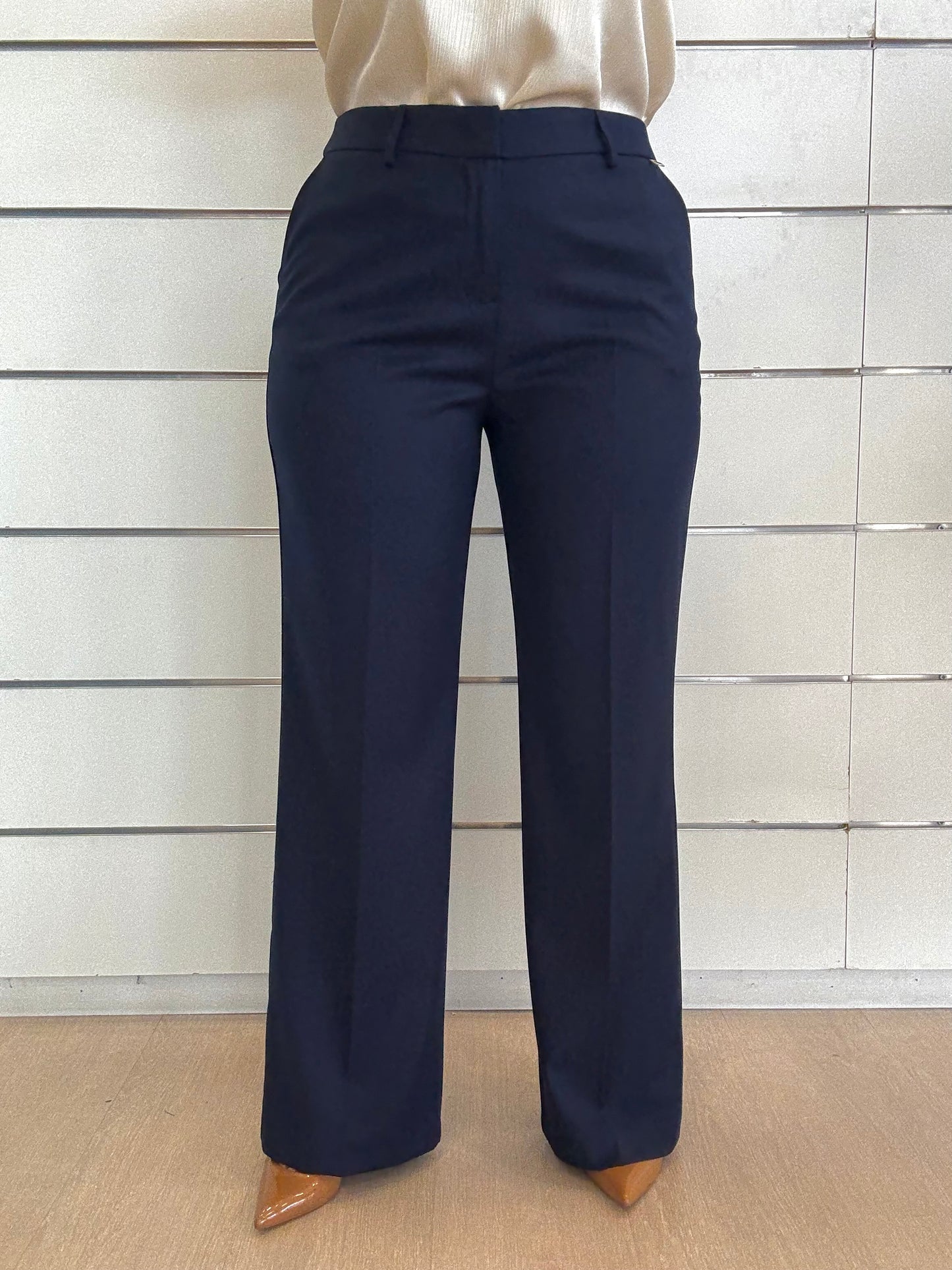 Pantalone blu gamba dritta ECO con design elegante e vestibilità comoda per ogni occasione