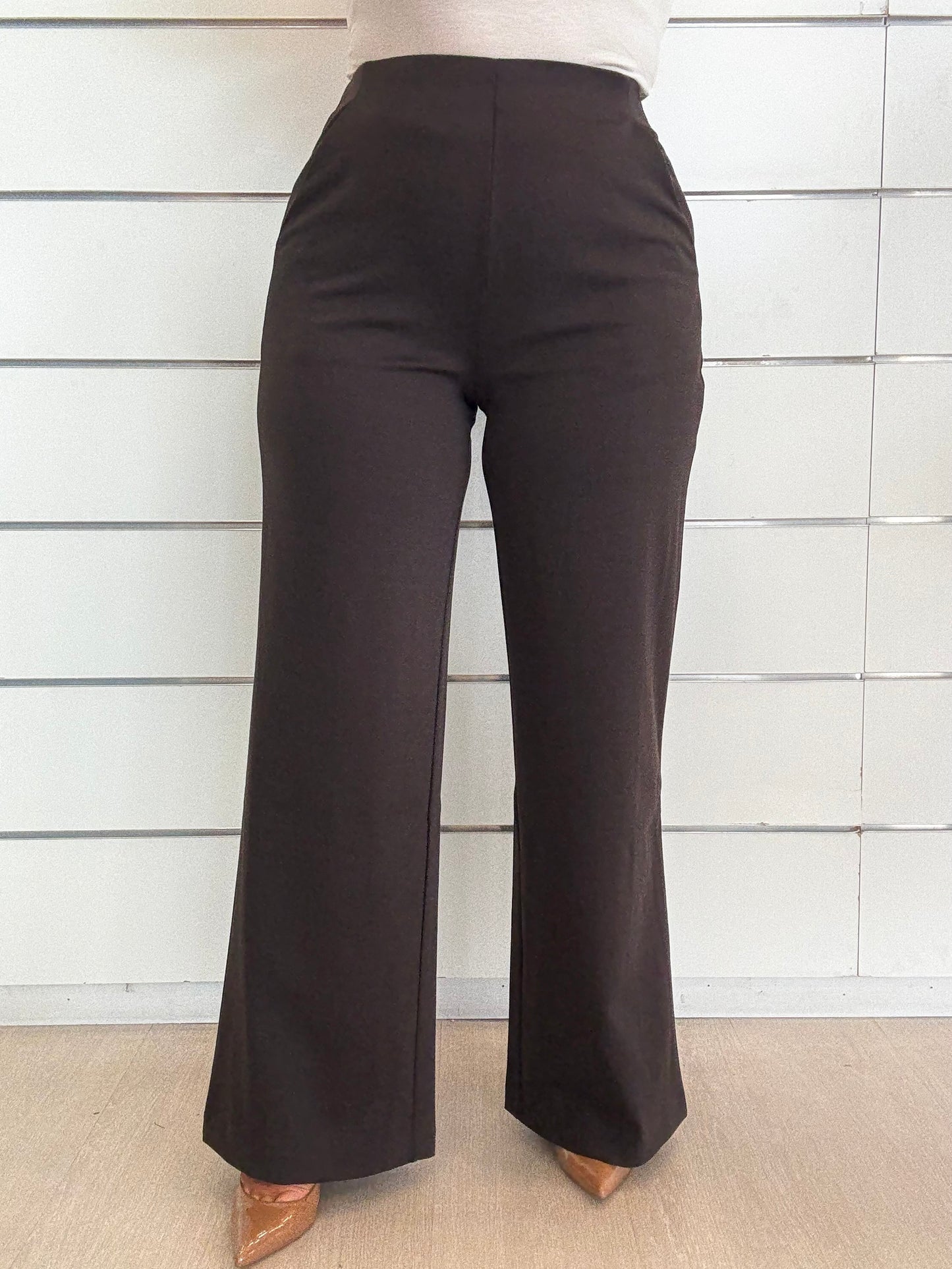 Pantalone palazzo a vita alta cioccolato dal taglio elegante, perfetti per outfit quotidiani e formali