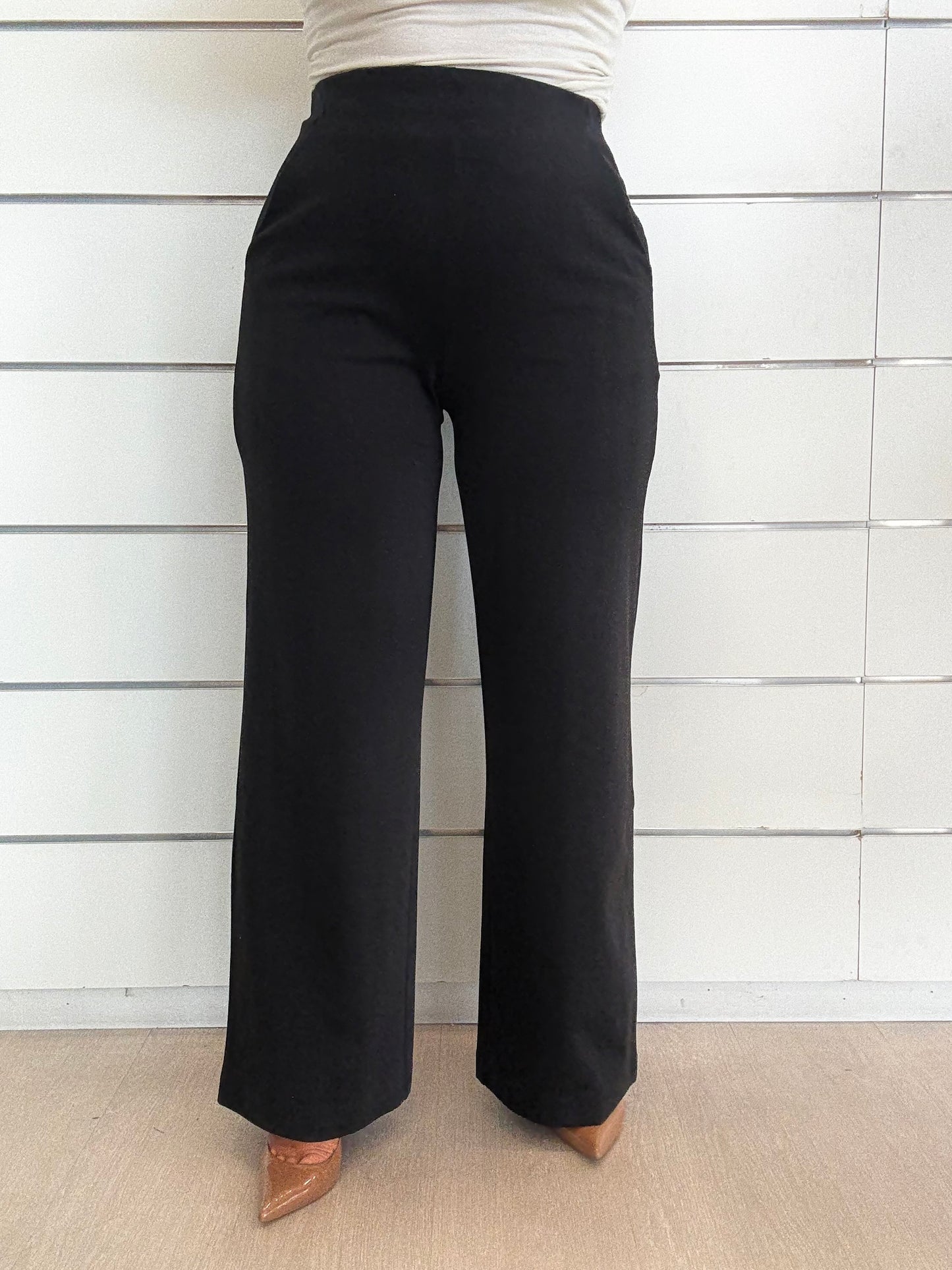 Pantalone palazzo a vita alta nero di ICHI con gambe larghe e silhouette elegante