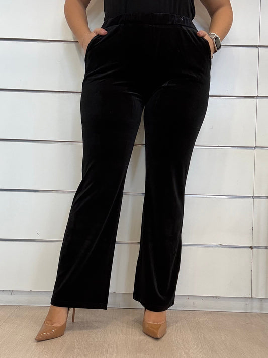 Pantaloni da donna con elastico in vita in velluto nero con tasche e vestibilità comoda
